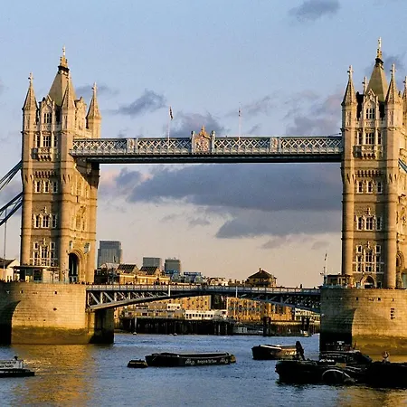 Trendy 2 Bedroom Apartment In Vibrant Shoreditch, Central London Zone 1 Free Wifi - Sleeps 4+2